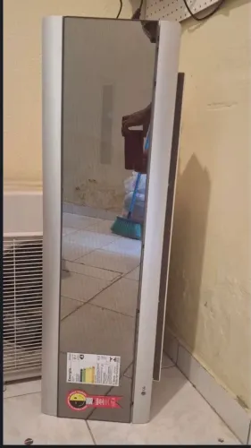 Ar-Condicionado LG com vidro espelhado