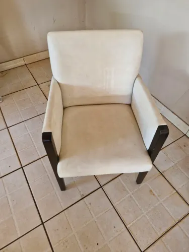 2 poltronas brancas