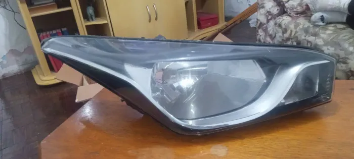 Farol HB20 x 2015 lado direito 