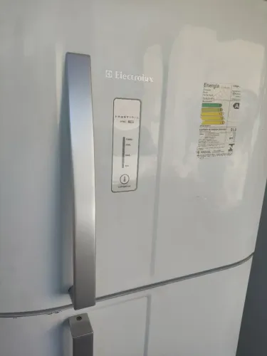Geladeira Electrolux Frost Free com painel digital