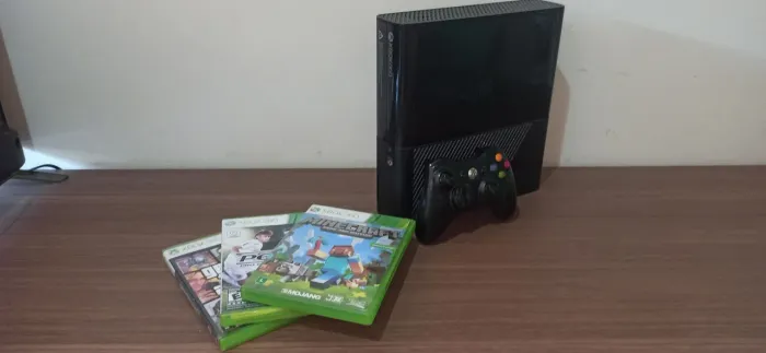 Xbox 360 com 3 jogos