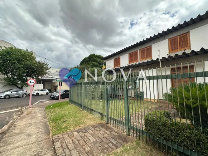 Sobrado em Frente ao Hospital Sao Paulo em Araraquara - Ideal para Consultório Médico