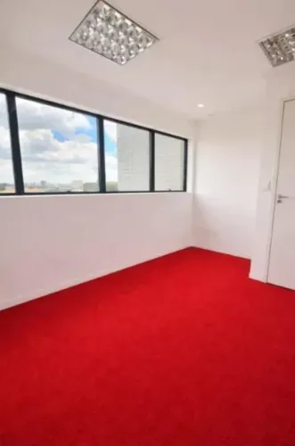 Sala Comercial para Locação na Vila Guarani - SP: Excelente Custo/Benefício! Estacionament