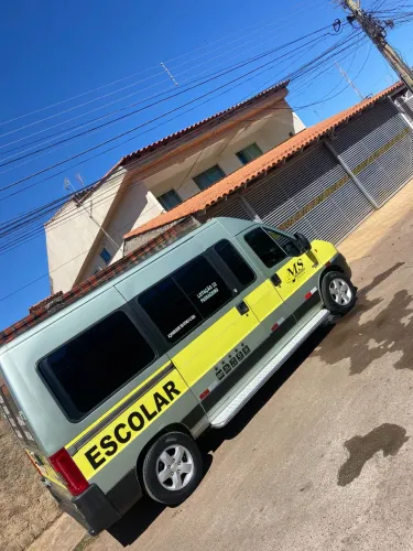 Van com Motorista FRETE 20 Lugares