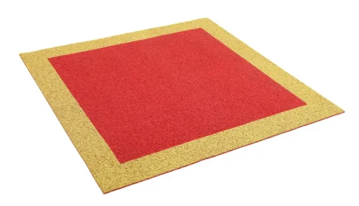 Tapete quadrado vermelho e amarelo