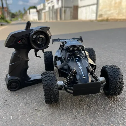 Carrinho Controle Remoto RC 20km/h Metal e ABS Off-Road com LED
