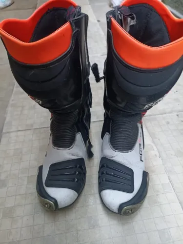 Bota para motociclista
