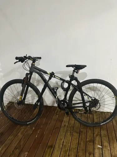 Bicicleta Groove Hype Aro 29 + Suporte de Prancha e Capacete