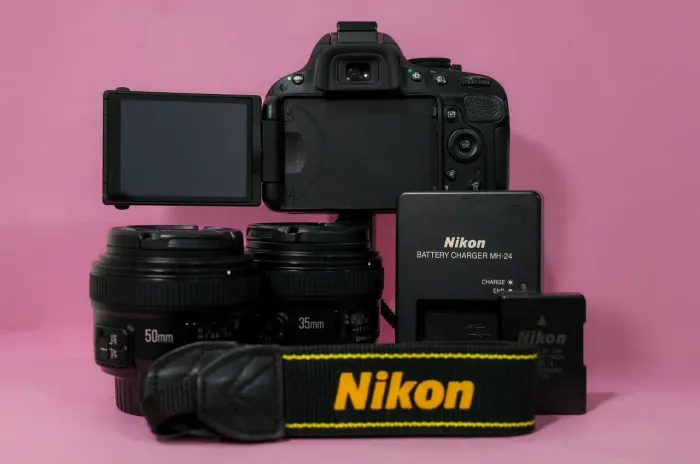 Câmera Fotográfica D5100 + 2 lentes f/1.8 + bolsa Nikon