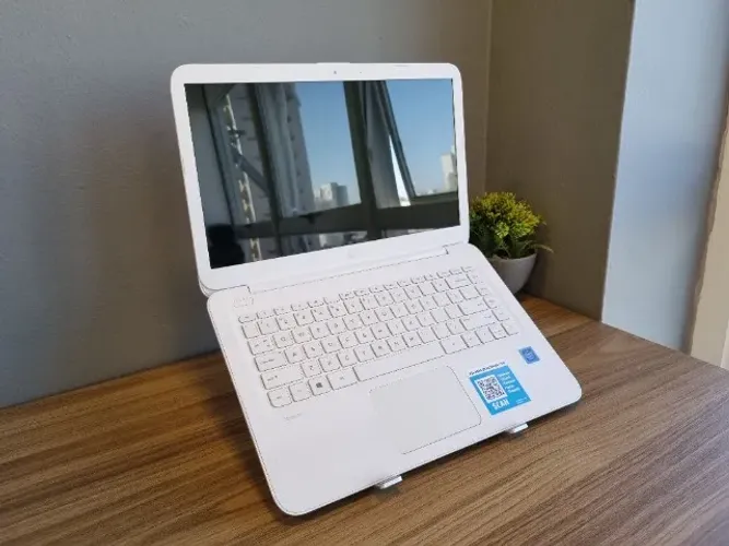 *OUTLET* Notebook HP Stream Laptop 14 CB1XX - Celeron | 32GB SSD | 4GB DDR4 | 14"