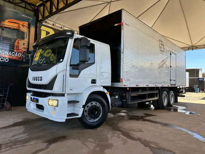 Iveco Tector 24-300 ano:2024 baú de 9mt cabine leito