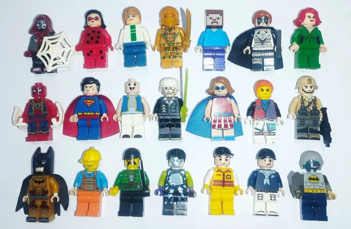 Lote 21 Miniaturas Bonecos Figuras Lego Similar - Minecraft, Marvel, DC, Batman, Ladybug
