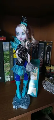 boneca Faybelle Thorn primeira edição (First Chapter) completa