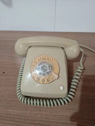 Telefone antigo com disco