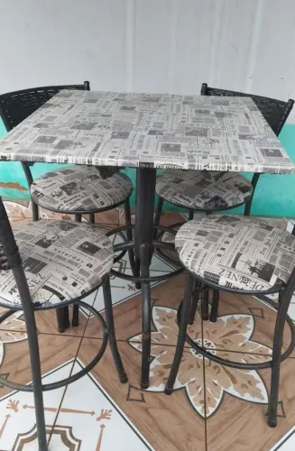 Jogo de MESAS ESTAMPA DE JORNAL 