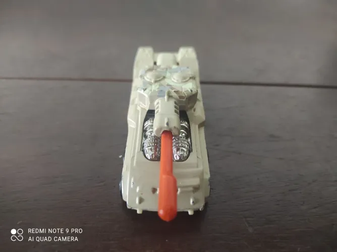 Hot Wheels Tanque Invader 2005 Mainline 