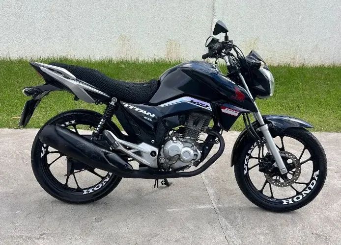 Troco Titan 160 2018 Mais nova da cidade leia