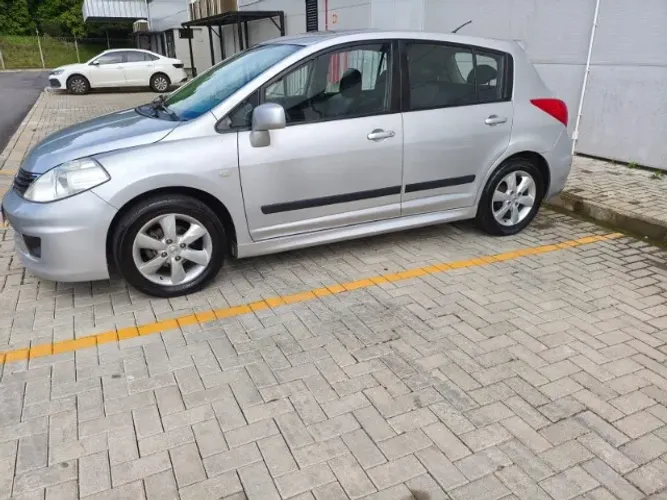 Nissan Tiida SL 1.8/1.8 Flex 16V Aut. 2013