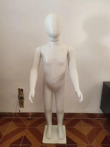 Vendo Manequim infantil