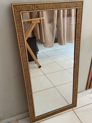 Espelho com moldura