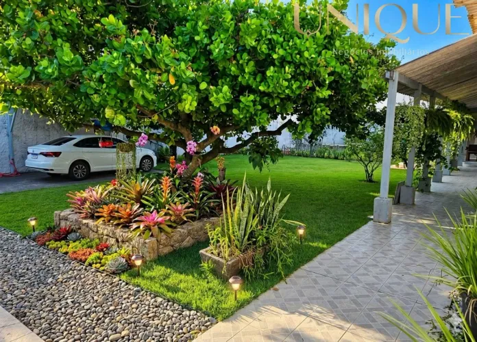Lote Premium na Coroa do Meio: 648m² com Frente Sul - 217085