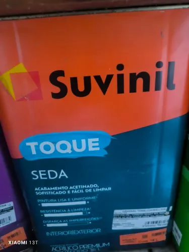 Lata de tinta Suvinil