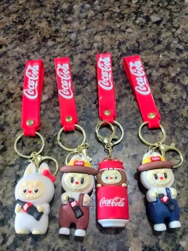 4 unidades de chaveiro labubu da coca cola