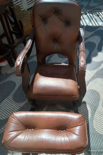 Poltrona com apoio para os pés 