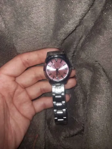 Relógio rosa e prata resistente a água 