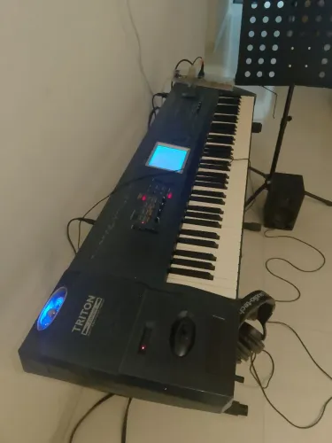 Korg Triton extreme 76 teclas 