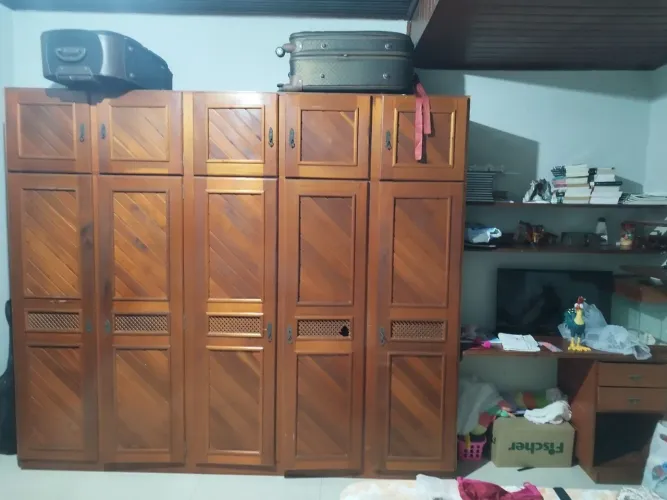 Guarda roupa de madeira maciça 5 portas