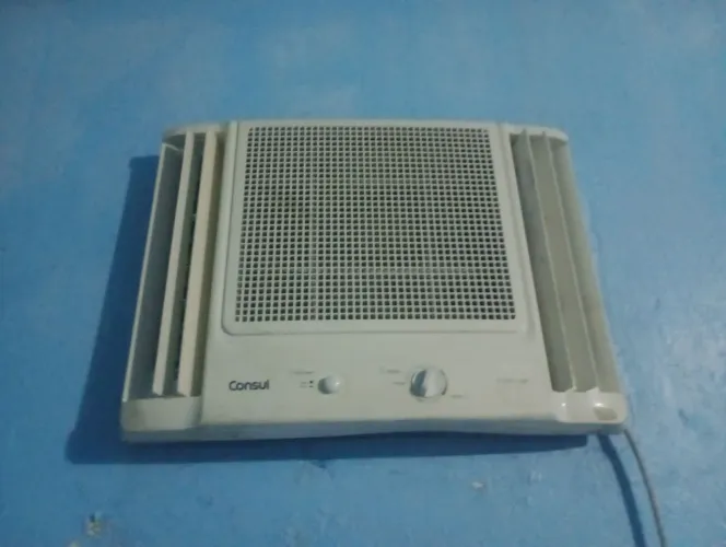 Ar condicionado de 10 mil BTU seme novo
