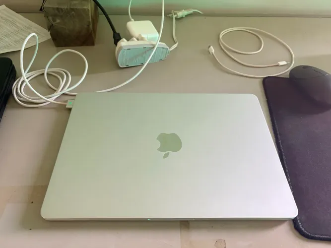 MACBOOK AIR M4