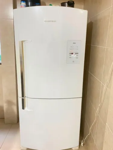 Vendo geladeira inverte em ótimo estado ,tudo funcionando