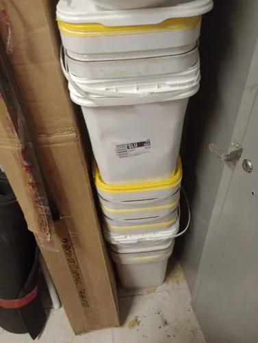 Vendo balde 18L com tampa reutilizáveis 4 reais a unidade