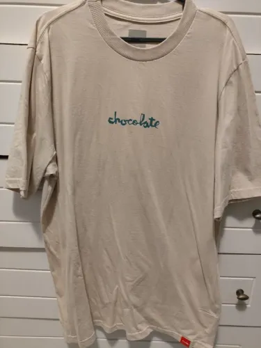 Camiseta Chocolate Skateboard Tamanho M Oversized Bege