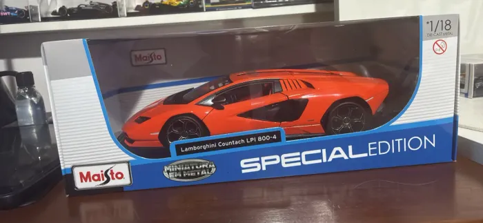 Lamborghini Countach 1/18 nova