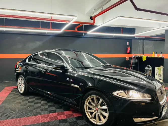 Jogo de rodas aro 18 com pneus originais Jaguar