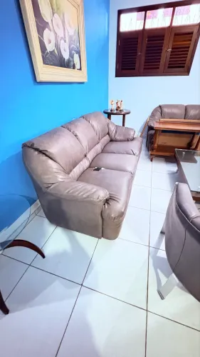 Sofá 3 lugares usado , bem conservado