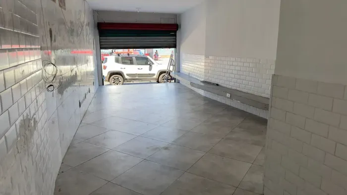 Ponto comercial para aluguel possui 50 metros quadrados em Itapuã - Salvador - BA