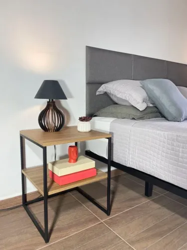 Mesa de cabeceira de cama