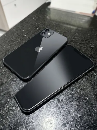 iPhone 11 64GB Preto