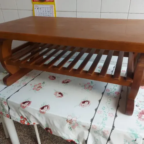 Mesa de centro de madeira maciça