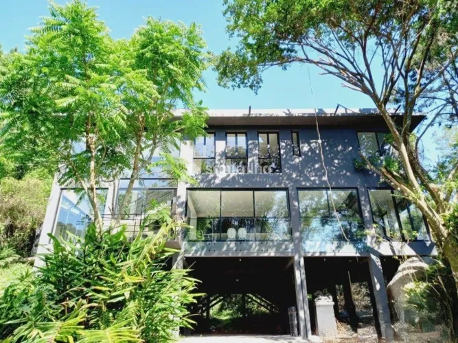 Casa em Condomínio com 3 dormitórios para alugar, 320m² - Campeche - Florianópolis/SC