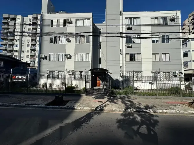 Apartamento 3 dormitórios no Kobrasol, São José