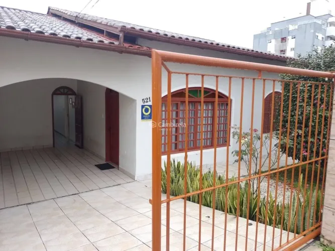 Casa Semi Mobiliada para Aluguel em Praia Comprida, São José/SC 4 Dormitórios e 2 Suítes