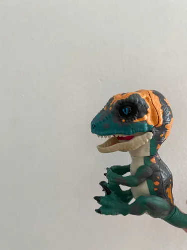 BRINQUEDO EDIÇÃO LIMITADA : Boneco Fingerlings Untamed Dinossauro Fury 3617 Candide