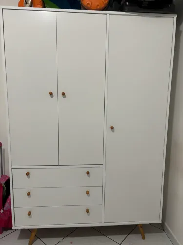 CÔMODA E GUARDA-ROUPA INFANTIL