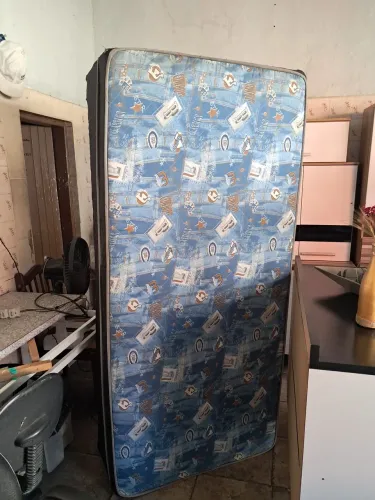 Cama box de solteiro c colchao acoplado