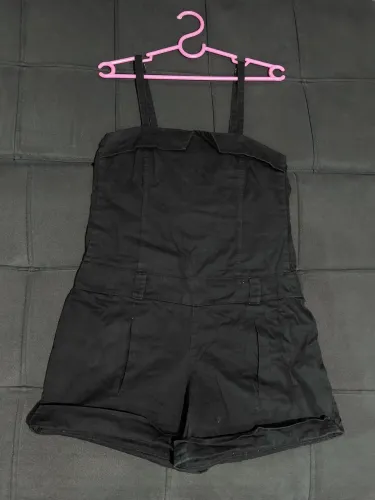 Macaquinho jeans preto feminino